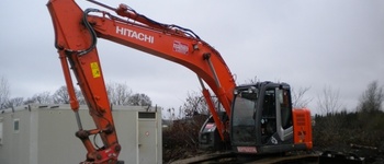 Hitachi U225