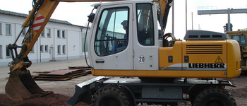 Liebherr A 900 C