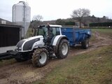 Tracteur avec benne Valtra Benne 18 T 