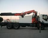 Camion grue Iveco .