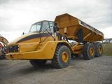 Tombereau articulé Caterpillar 735