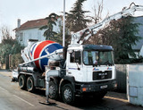 Pompe à béton sur camion porteur Man .