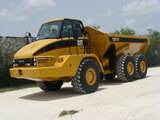 Tombereau articulé Caterpillar 725