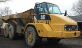 Tombereau articulé Caterpillar 725