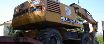 Liebherr A 900