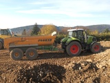 Tracteur avec benne Claas .