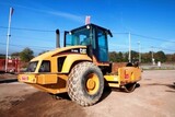 Compacteur vibrant monocylindre Caterpillar 12 T