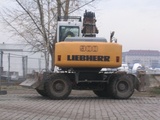 Pelle hydraulique sur pneus Liebherr A900C