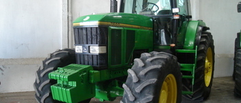 John Deere 7600