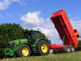 Tracteur avec benne John Deere .