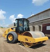 Compacteur vibrant monocylindre Caterpillar 4218